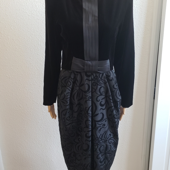 Susan Bennet VTG Velvet Bow Dress - Picture 8 of 12